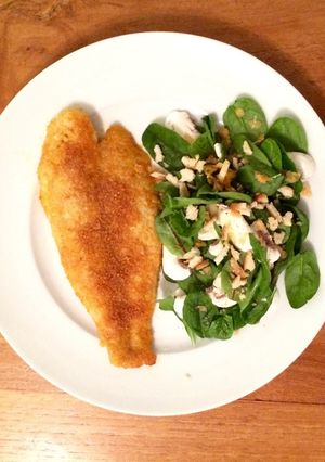 Una foto de Pescado empanizado con queso parmesano