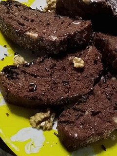Foto principal de Keke de chocolate con nueces y fideos escondido