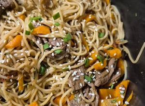 Une photo de Boeuf sauté asiatique aux spaghettis en cocotte 😃
