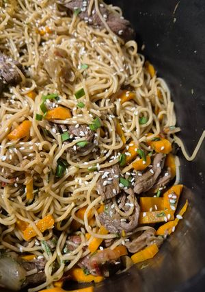 Une photo de Boeuf sauté asiatique aux spaghettis en cocotte 😃