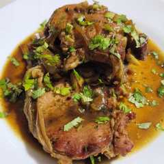 Lomo ahumado de cerdo con cebolla flameada en Crow Royal-レシピのメイン写真