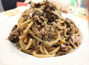 Foto di Pasta tonno acciughe e olive