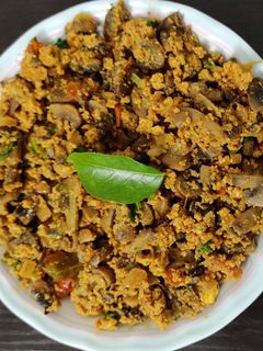 மஷ்ரூம் எக் மசாலா (Mushroom Egg Masala recipe in tamil) செய்முறை முக்கிய புகைப்படம்