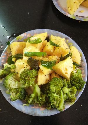 A picture of Steam Paneer 😋 Idli.