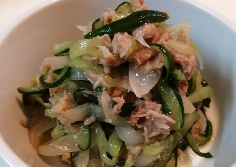 Salad kyuri & bawang bombai toping tuna