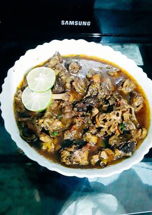 A picture of Mushroom chicken curry..