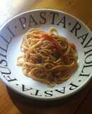 Spaghetti en salsa de vino rosado