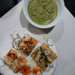 A picture of Gujarati Special Idada (Rava bites).