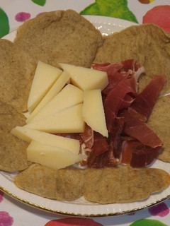 Una foto de Pan de esponja "sabor a setas" con jamón y queso