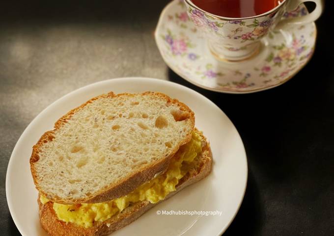 Cheesy Scrambled Egg Sandwich