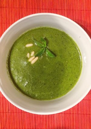 Una foto de Pesto de albahaca con piñones