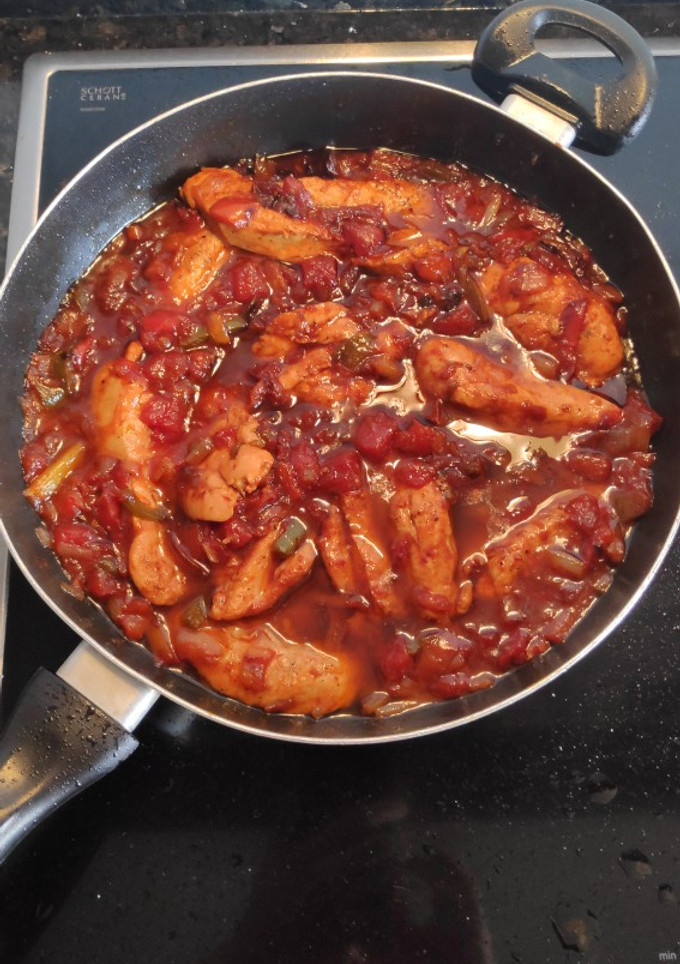 Una foto de Pechugas de pollo al Chilindrón