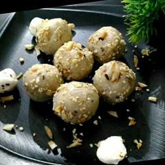 A picture of Makhana laddu.