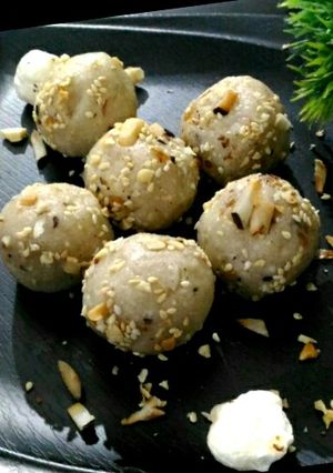 A picture of Makhana laddu.