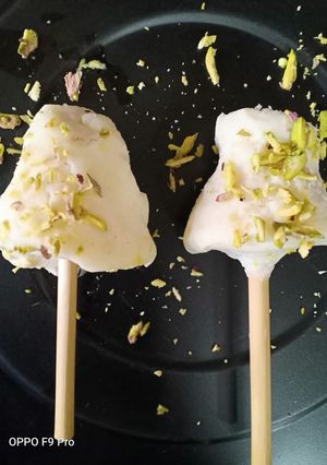 पिस्ता कुल्फी (Pista kulfi recipe in Hindi) रेसिपी मुख्य फोटो