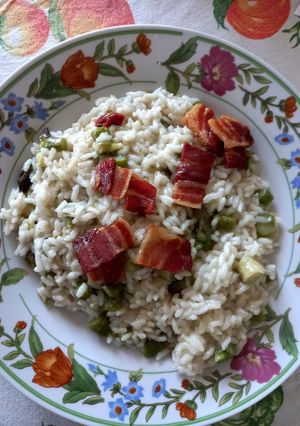 Foto di Risotto mantecato con asparagi e pancetta croccante