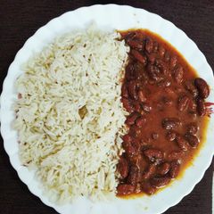 A picture of Rajma curry with jeera rice.