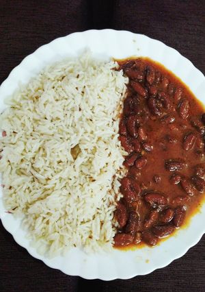A picture of Rajma curry with jeera rice.