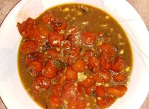 Una foto de Tomate cherry con chipotle, nueces y mermelada de vino tinto