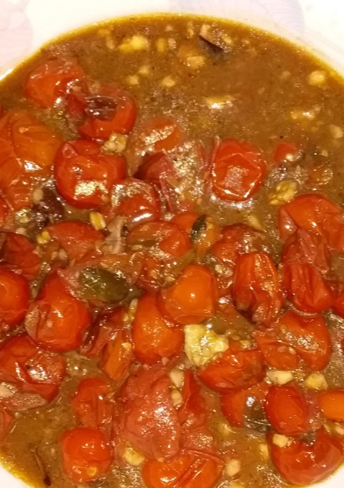 Una foto de Tomate cherry con chipotle, nueces y mermelada de vino tinto