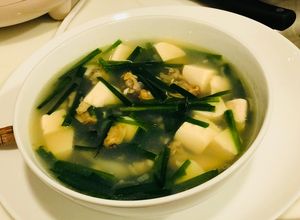 Hình của món Canh nghêu giải nhiệt mùa hè. Không cần bất cứ một loại phụ gia nào canh vẫn ngọt.