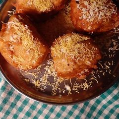 A picture of Pav vada.