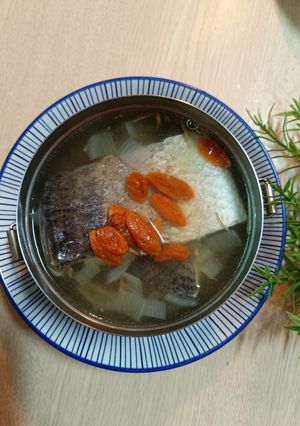 枸杞洋蔥鱸魚湯 的食譜成品照片