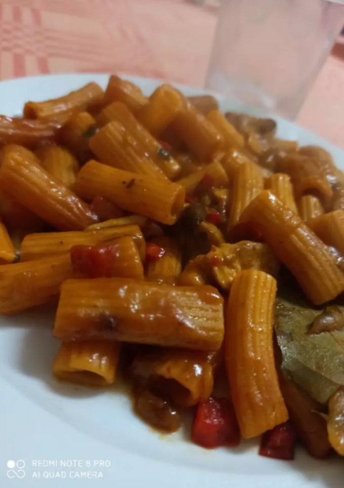 Una foto de Guiso de pasta con pollo