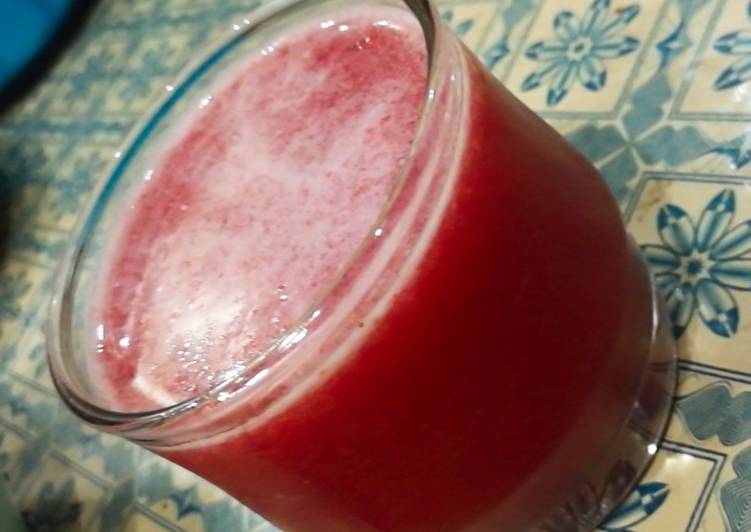 Simple Way to Make Homemade Strawberry juice