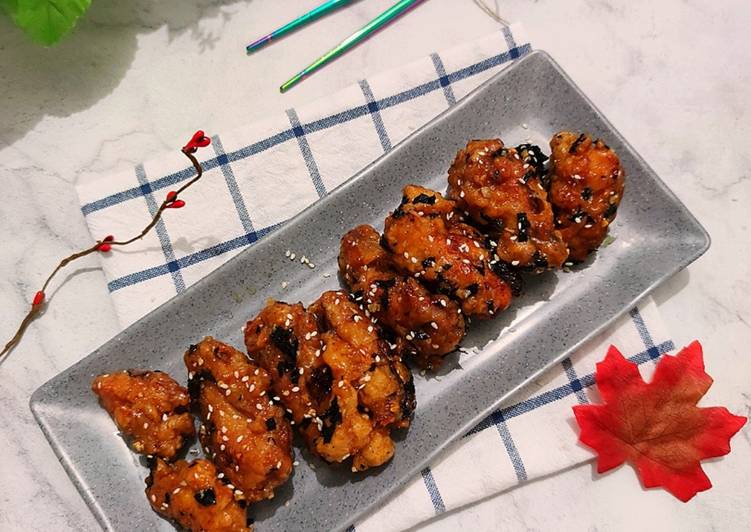 Cara Gampang Menyiapkan Korean honey butter fried chicken with seaweed and sesame Anti Gagal