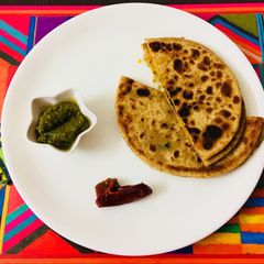A picture of Chana daal ke parathe.