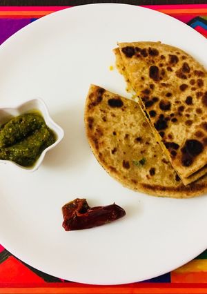 A picture of Chana daal ke parathe.