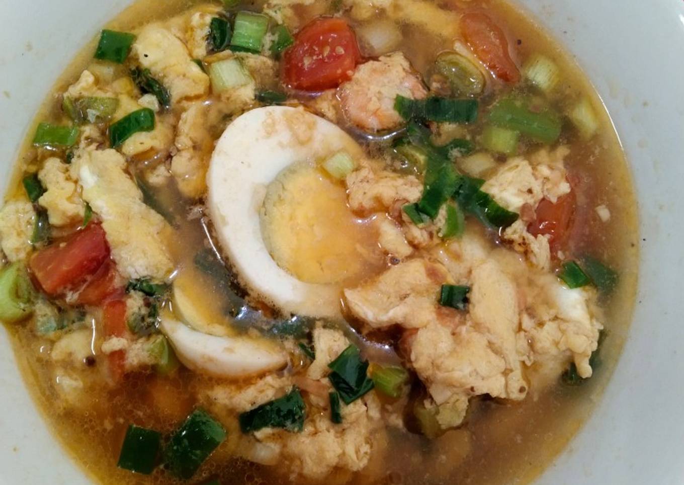 Bagaimana Menyiapkan Sup telur tomat yang Bikin Ngiler