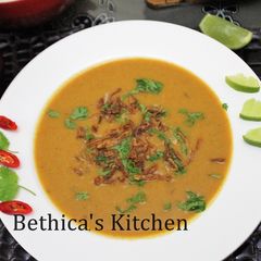 A picture of Mulligatawny soup.
