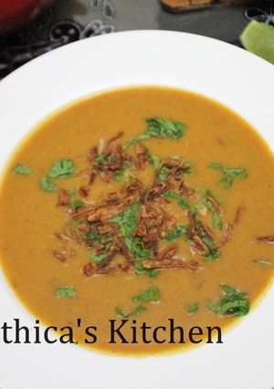 A picture of Mulligatawny soup.