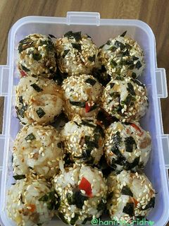 Foto resep Jumeok Bak (Bola Bola Nasi Ala Korea) simple bergizi buat bekal
