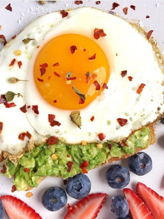 Foto resep Sunny side up avocado toast | Diet mudah murah