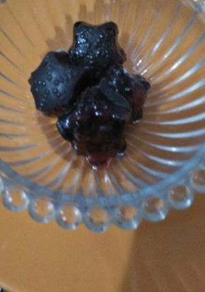 A picture of Stuffed strawberry jam chocolate.