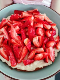 Una foto de Queque seco de cítricos/ Tartaleta de fresas y crema pastelera