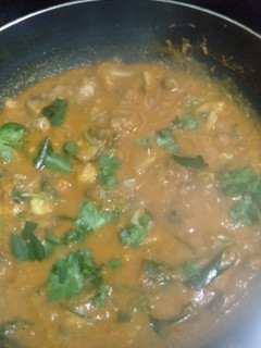 கடாய் மஷ்ரூம் கிரேவி (Kadaai mushroom gravy Recipe in Tamil) செய்முறை முக்கிய புகைப்படம்