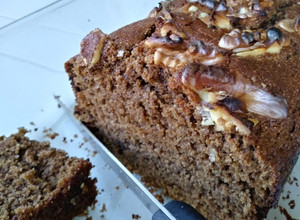 Una foto de Budín de harina de algarroba y nueces
