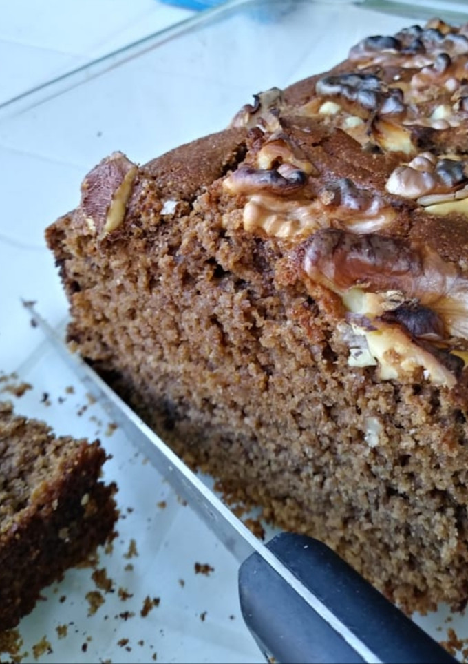 Una foto de Budín de harina de algarroba y nueces