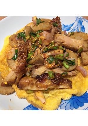 รูปของ ไข่เจียวหน้าลาบไก่ย่างหมูยอ Air Fryer