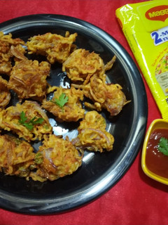 મેગી પકોડા (Maggi pakoda Recipe in Gujarati) રેસીપી મુખ્ય ફોટો
