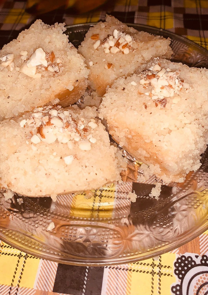 தேங்காய் ரவை கேக் (Thenkaai rvai cake recipe in tamil) செய்முறை முக்கிய புகைப்படம்