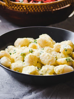Fokhagymás-tejszínes gnocchi recept fotója