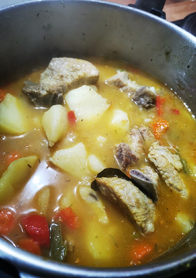 Una foto de Patatas Guisadas con Costillas