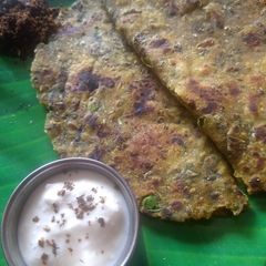 A picture of Methi palak paratha.