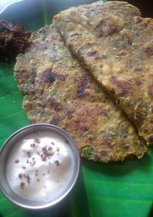 A picture of Methi palak paratha.