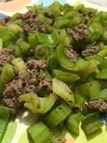 Carne con apio. 100% libre de grasa